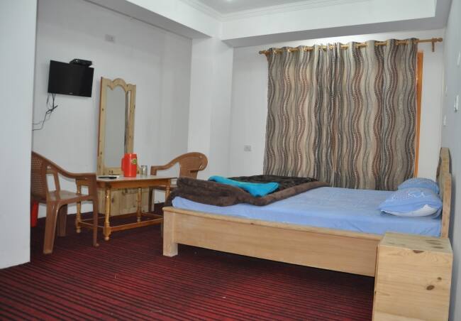 Hotel Posh I Mall, Srinagar 4
